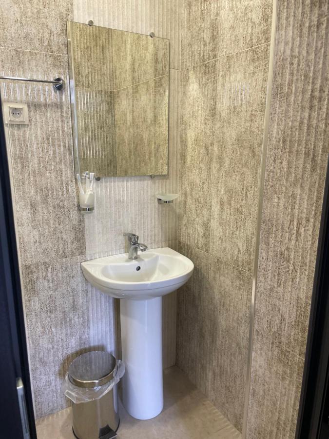 Yolyans Hotel ゴリス エクステリア 写真